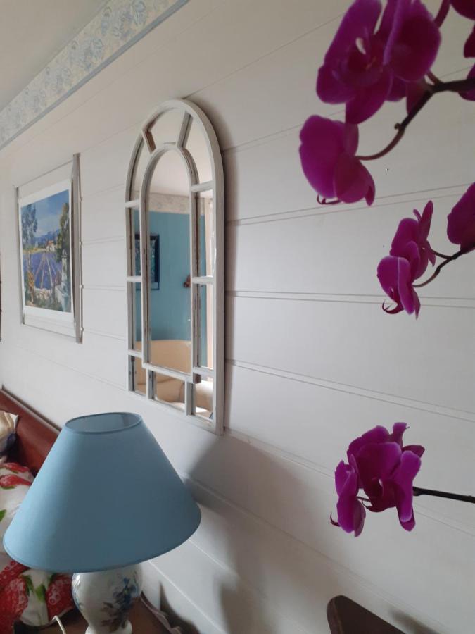 7042Douce Nuit Hotel Saint-Germain-Laval  Exterior photo